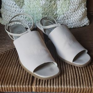 Via Nova sandals, nude, size 8M